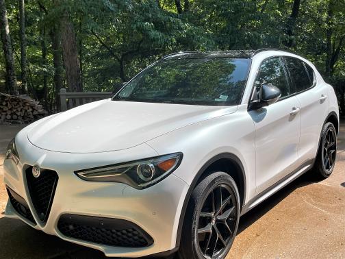 Photo 1 of 9 of 2019 Alfa Romeo Stelvio Ti